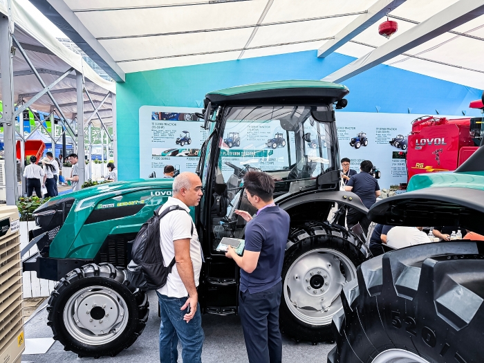 6.雷沃E504<a target='_blank' href=/agricultural/tuo-la-ji.htm>拖拉机</a>.jpg